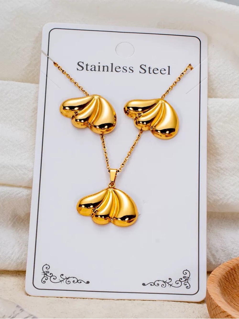 Gold Shell Pendant Necklace and Earring Set